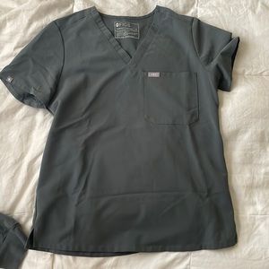 Figs scrub top in bonsai